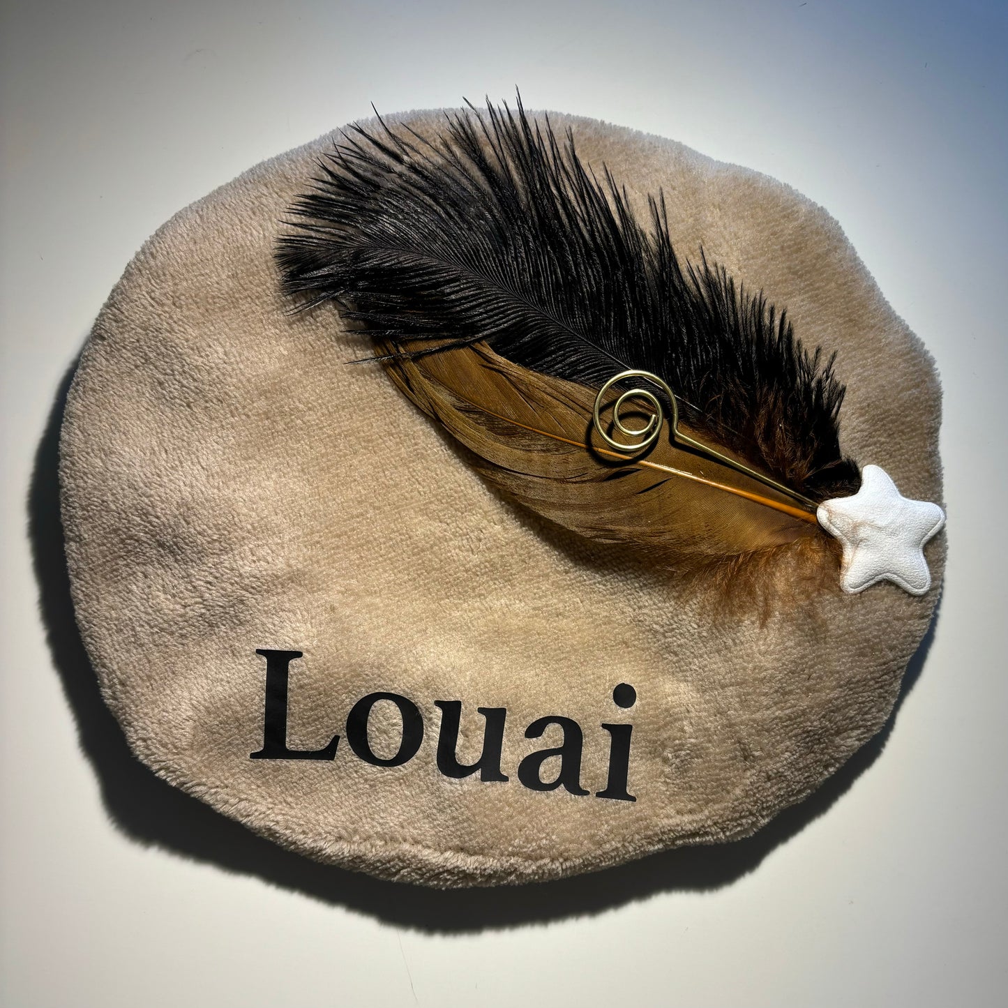 Luxe pietenmuts met naam - velvet beige (L)