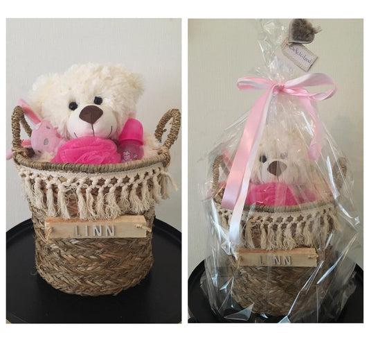 Luiertaart roze mandje beer